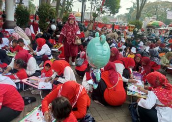 MERIAHKAN HARI ANAK NASIONAL: GEBYAR MERAH PUTIH SISWA RA