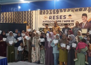 SMPN 8 WALANTAKA AJUKAN KIP, DAN  ADA RESES KOMISI 10 DPR-RI