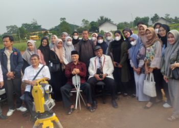 DUA PROFESOR SAKSIKAN PENENTUAN ARAH KIBLAT MASJID ASSALLAM