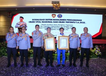 POLRI SERAHKAN SERTIFIKAT AUDIT SMP PADA PENGELOLA OBVITNAS YANG DAPAT PENGHARGAAN “GOLD”