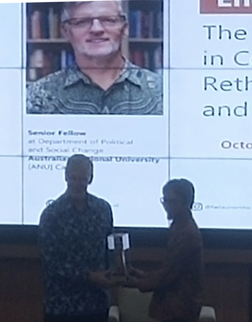 TENTANG SANTRI – ABANGAN, UNDANG GREG FEALY DI UIN SMH BANTEN